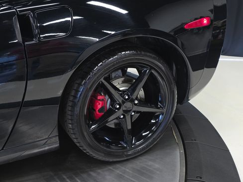 Used 2013 Chevrolet Corvette Coupe w/ 2LT Preferred Equipment Group RWD image 32