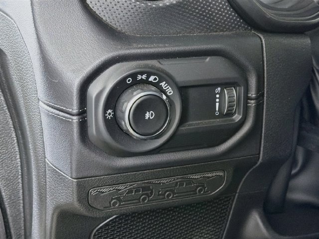 Used 2026 Jeep Wrangler Unlimited Rubicon AWD/4WD image 12