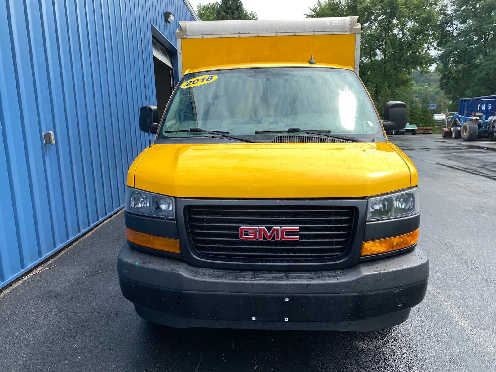Used 2018 GMC Savana 3500 w/ Driver Convenience Package RWD image 9