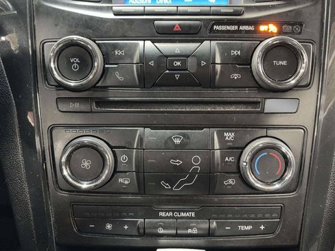 Used 2017 Ford Explorer XLT FWD image 32