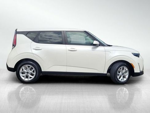 Used 2025 Kia Soul LX w/ LX Technology Package image 3