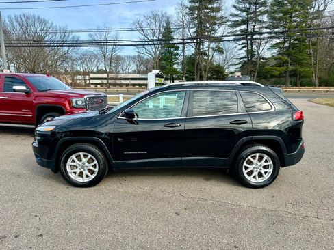 Used 2017 Jeep Cherokee Latitude w/ Comfort/Convenience Group image 28