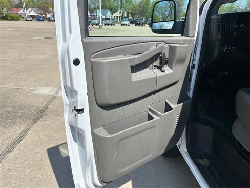 Used 2022 Chevrolet Express 2500 w/ Driver Convenience Package image 19