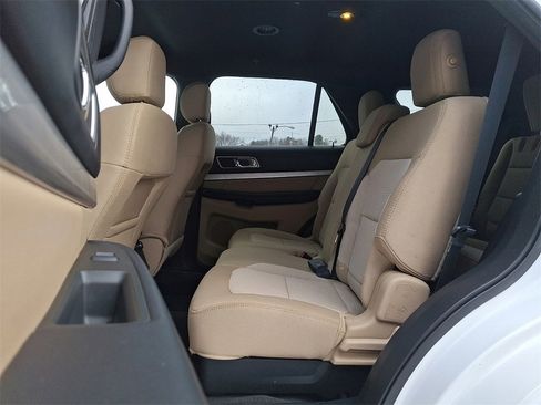 Used 2017 Ford Explorer XLT w/ Equipment Group 201A image 10