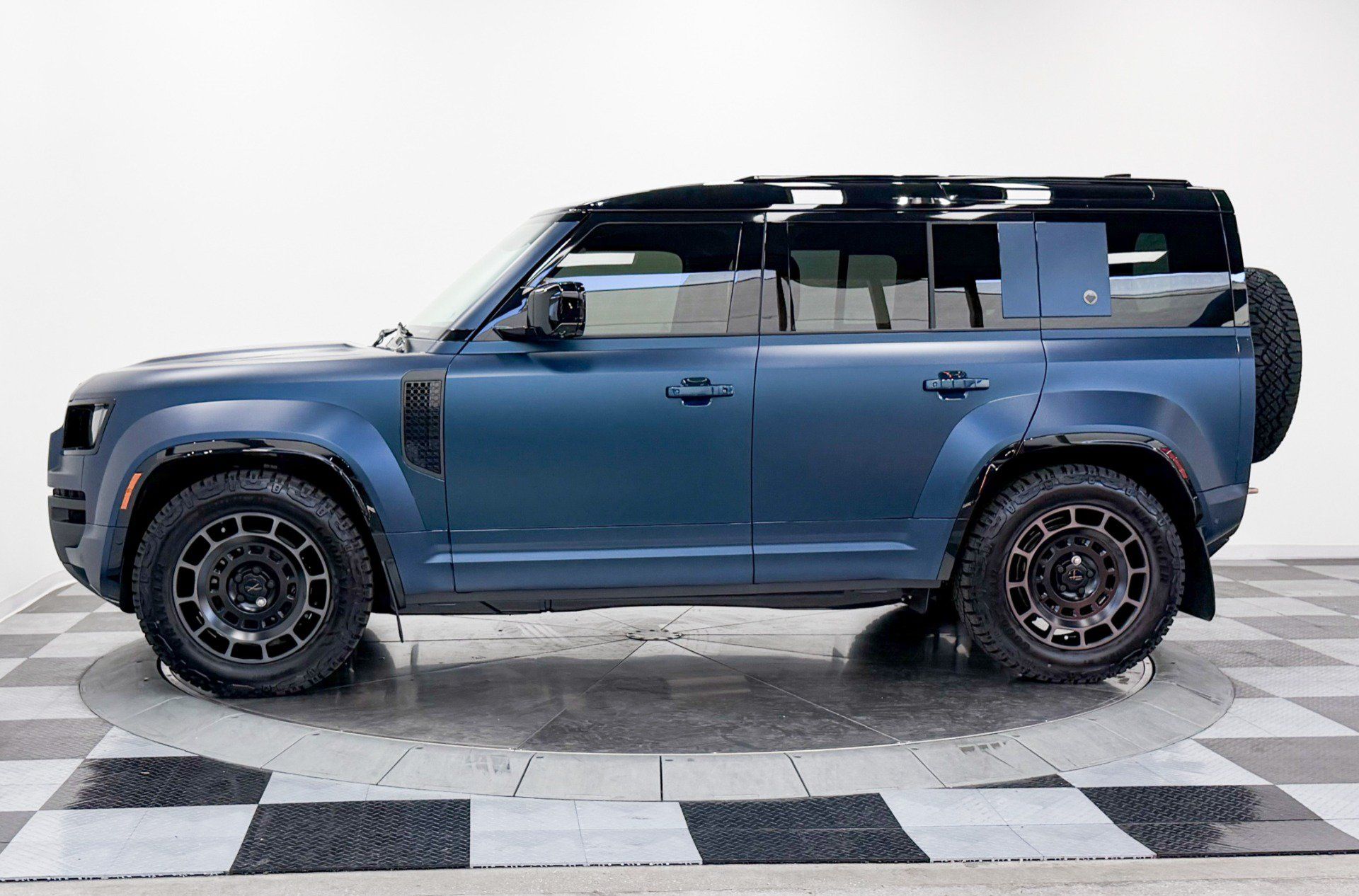 Used 2026 Land Rover Defender 110 AWD/4WD image 6