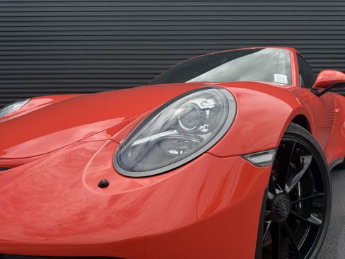 Certified 2018 Porsche 911 GT3 RWD image 11