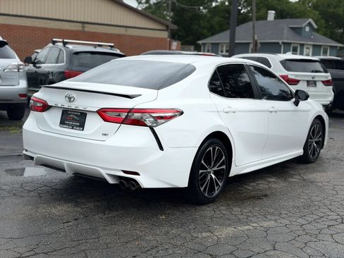 Used 2018 Toyota Camry SE FWD image 4