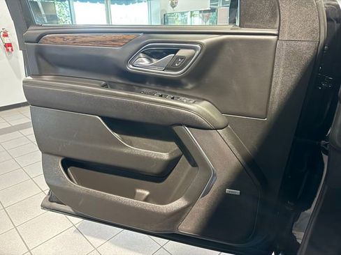 Used 2024 Chevrolet Tahoe Premier AWD/4WD image 28