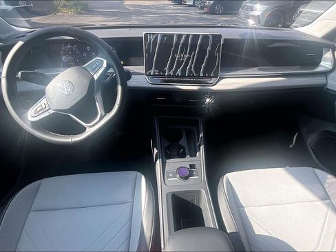 New 2026 Volkswagen Tiguan SE FWD image 5