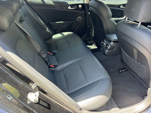 Used 2018 Kia Stinger Premium RWD image 12