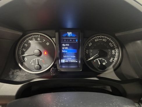 Used 2018 Toyota Tacoma TRD Sport RWD image 6