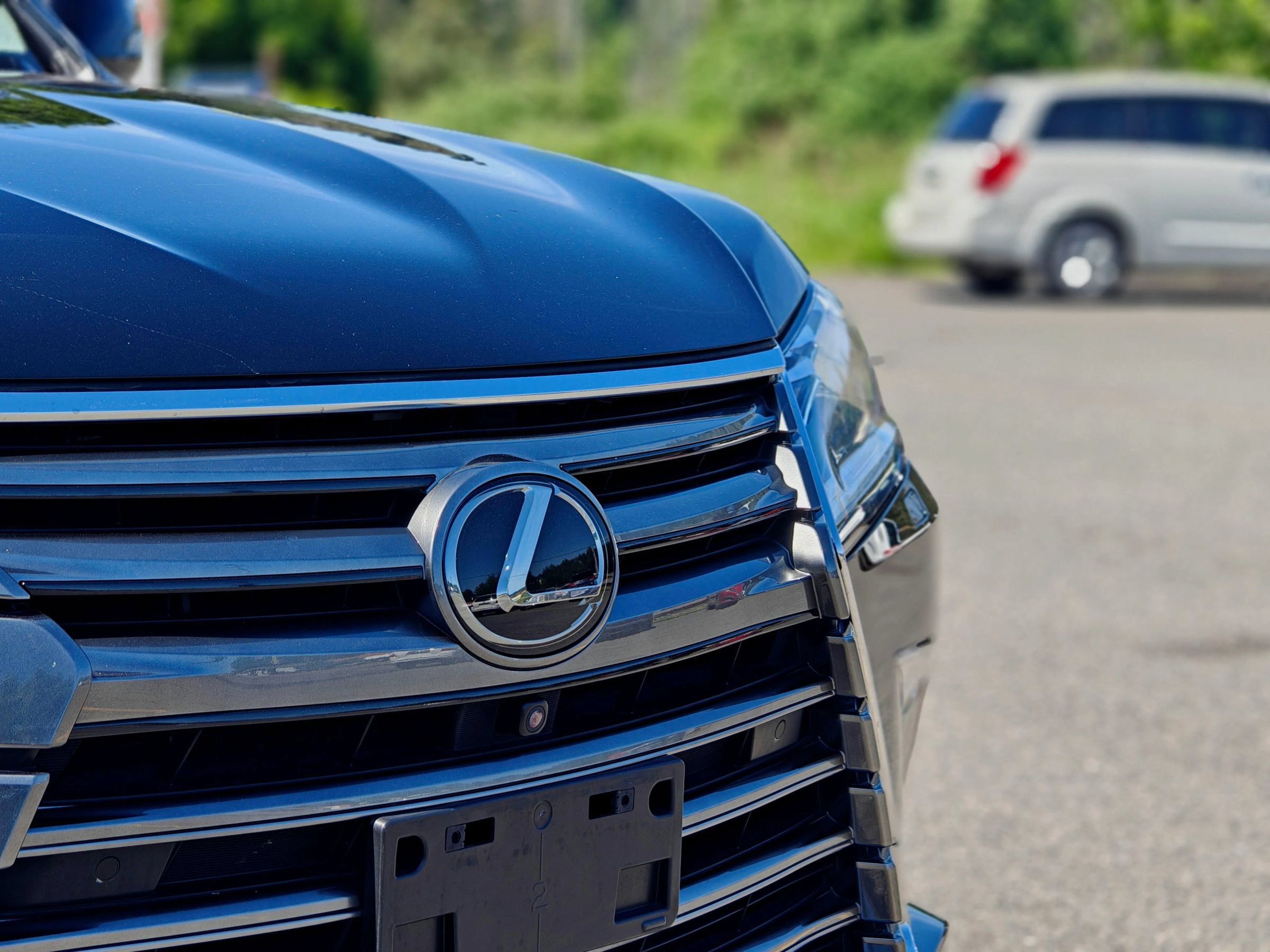 Used 2018 Lexus LX 570 4WD image 3