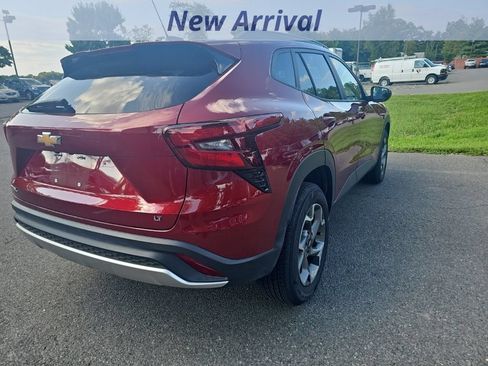 Used 2025 Chevrolet Trax LT FWD image 3