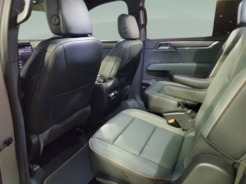 Used 2025 GMC Acadia AT4 image 9