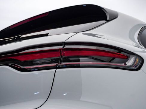 New 2026 Porsche Macan image 13