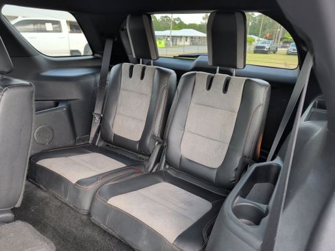 Used 2017 Ford Explorer XLT w/ Equipment Group 202A FWD image 20