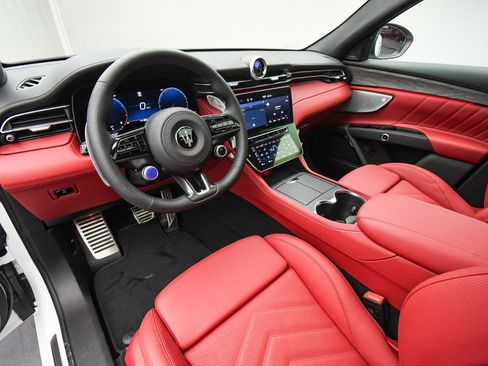 New 2026 Maserati Grecale Modena image 12