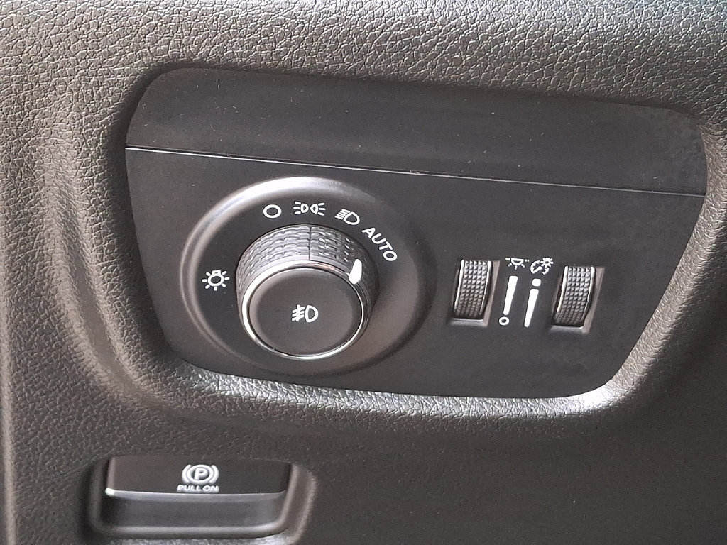 Used 2026 Jeep Grand Cherokee Limited AWD/4WD image 28