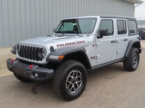 Used 2024 Jeep Wrangler Unlimited Rubicon AWD/4WD image 5