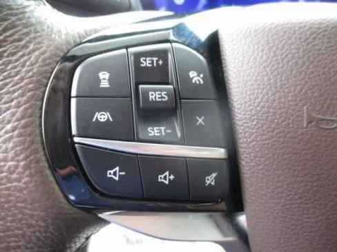 Used 2023 Ford Explorer King Ranch w/ Technology Package image 19