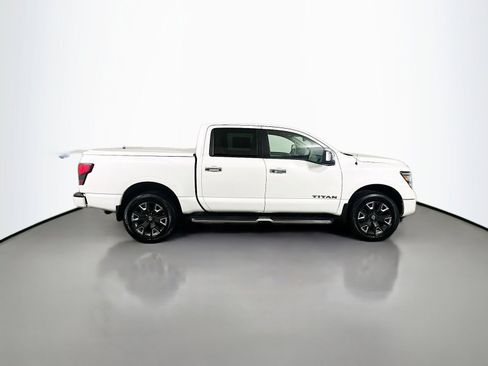Used 2021 Nissan Titan SL w/ Moonroof Package AWD/4WD image 8