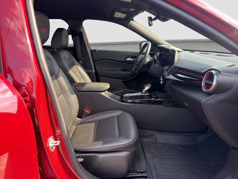 Used 2025 Chevrolet Trax RS w/ Driver Confidence Package FWD image 18