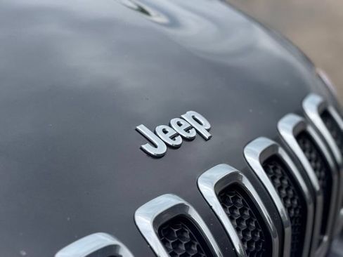 Used 2014 Jeep Cherokee Latitude w/ Cold Weather Group AWD/4WD image 23