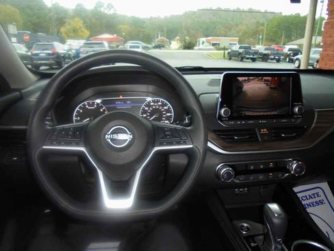 Used 2023 Nissan Altima 2.5 SV image 6