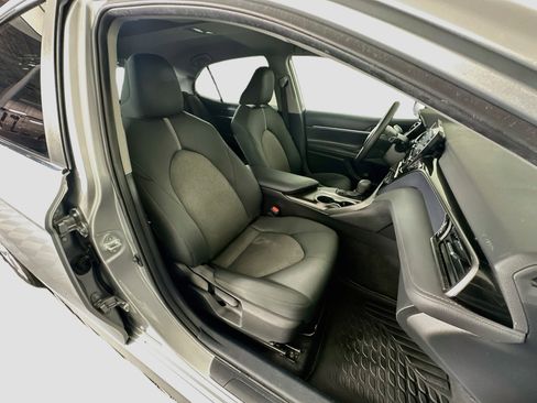 Used 2022 Toyota Camry LE FWD image 30