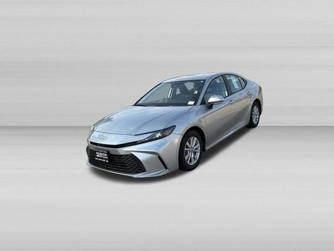 Used 2025 Toyota Camry LE FWD image 32