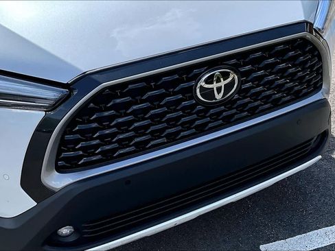 Certified 2024 Toyota Corolla Cross XLE w/ Convenience Package image 30