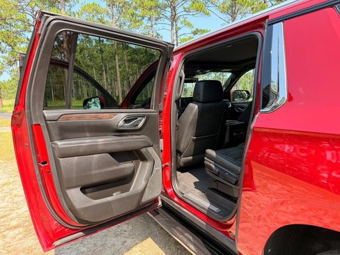 Used 2023 Chevrolet Suburban LT w/ Luxury Package AWD/4WD image 25