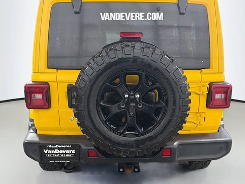 Used 2019 Jeep Wrangler Unlimited Sahara w/ Quick Order Package 24M Moab AWD/4WD image 8