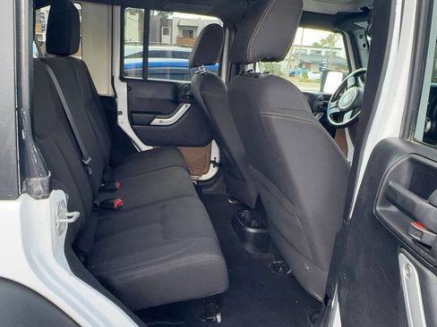 Used 2016 Jeep Wrangler Unlimited Rubicon w/ Max Tow Package image 16