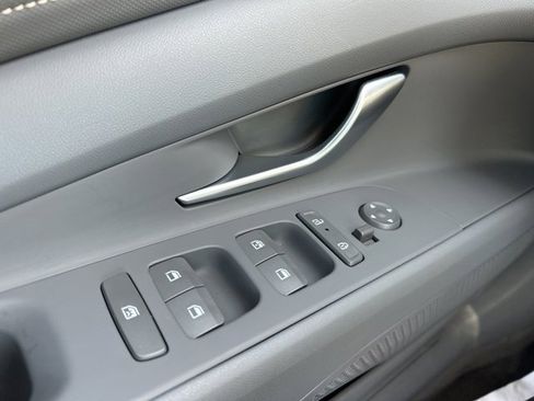 Used 2025 Hyundai Elantra SEL image 15