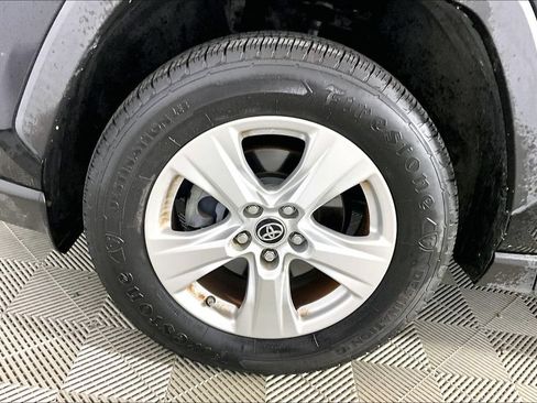 Used 2019 Toyota RAV4 XLE FWD image 7