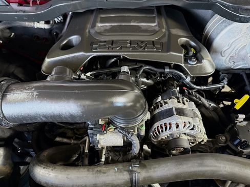 Used 2019 RAM 1500 Laramie RWD image 39