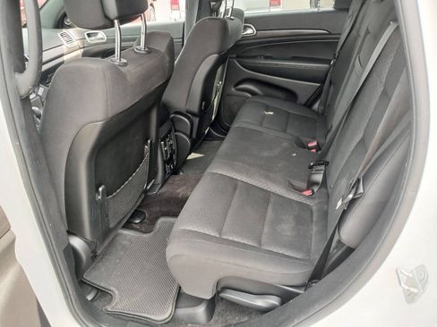 Used 2018 Jeep Grand Cherokee Laredo AWD/4WD image 13