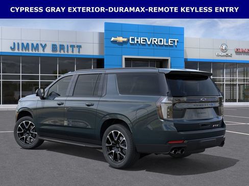 New 2026 Chevrolet Suburban RST w/ Comfort Package AWD/4WD image 6