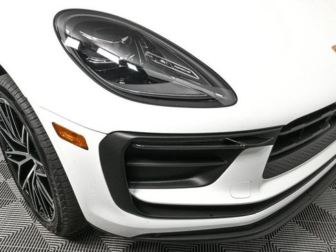 Certified 2026 Porsche Macan AWD/4WD image 38