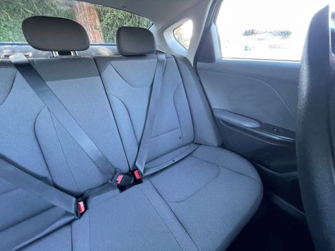 Used 2025 Kia K4 LXS image 36