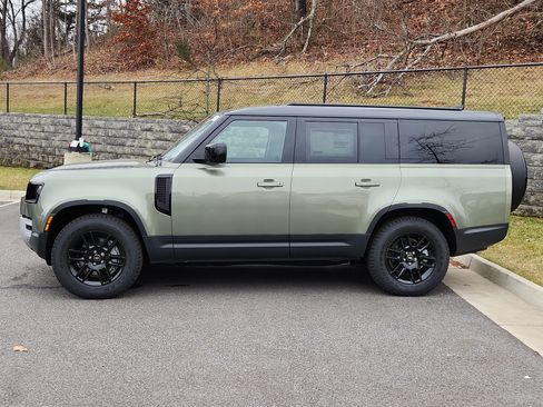 Used 2025 Land Rover Defender 130 S image 6