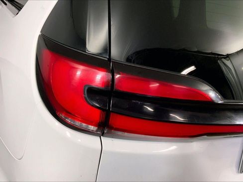 Used 2023 Chrysler Pacifica Touring-L FWD image 27