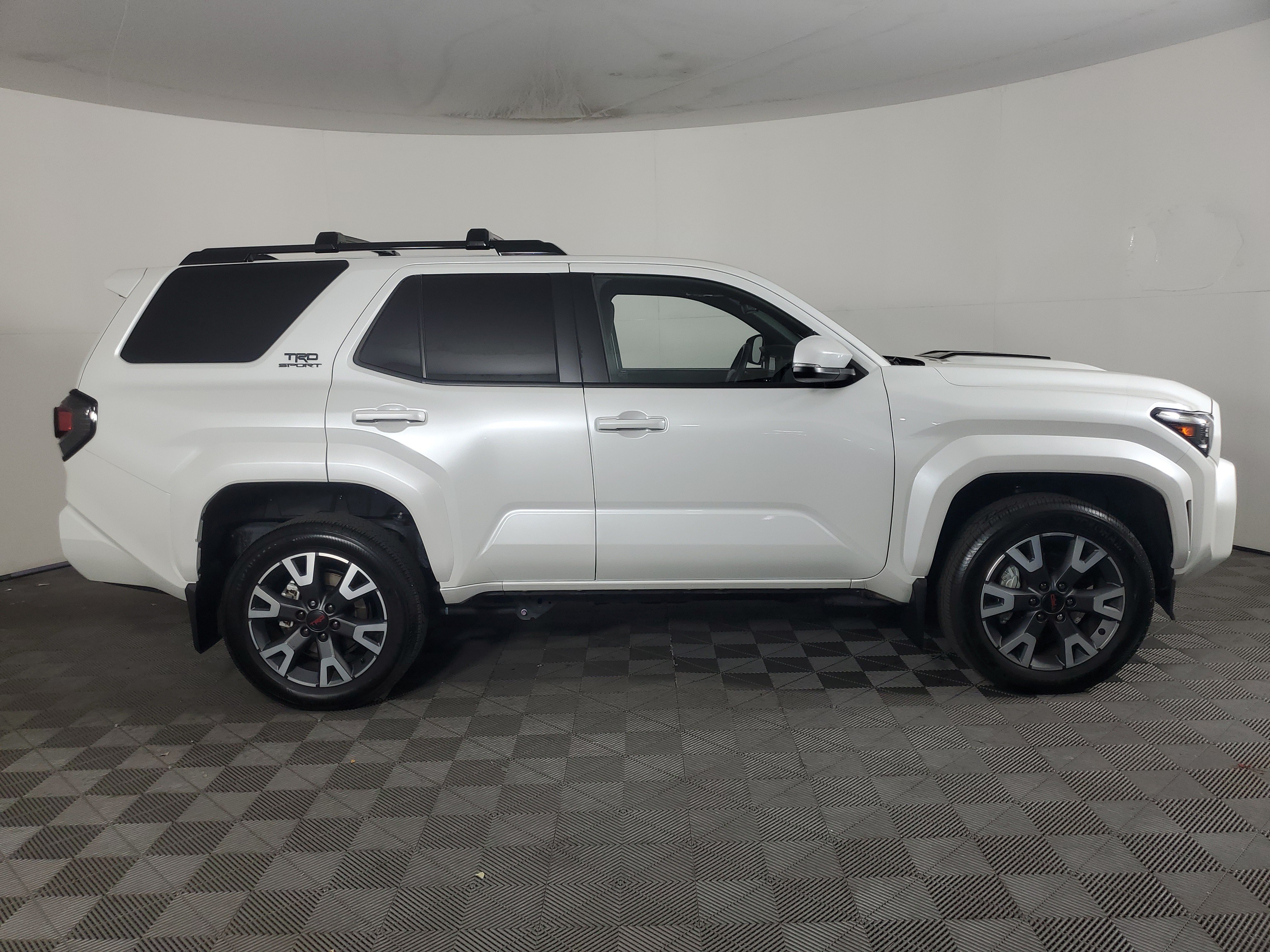 Used 2025 Toyota 4Runner TRD Sport AWD/4WD image 3