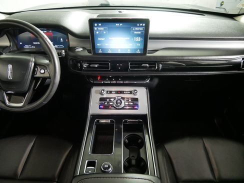 Used 2023 Lincoln Aviator AWD image 10