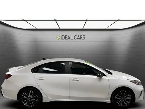 Used 2023 Kia Forte GT-Line w/ GT-Line Technology Package FWD image 4
