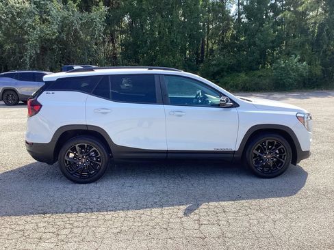 Used 2024 GMC Terrain SLE w/ Driver Convenience Package FWD image 5