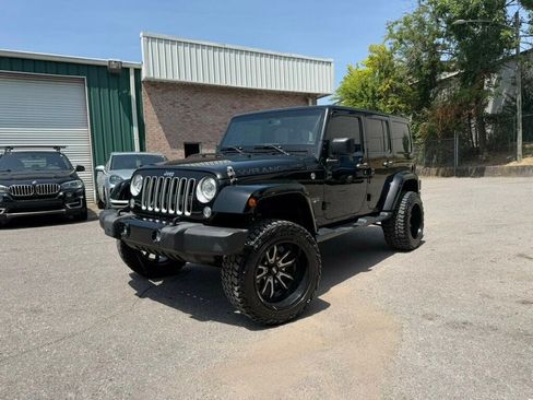 Used 2017 Jeep Wrangler Unlimited Sahara w/ Max Tow Package AWD/4WD image 1