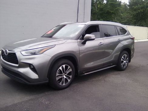 Used 2025 Toyota Highlander XLE FWD image 15