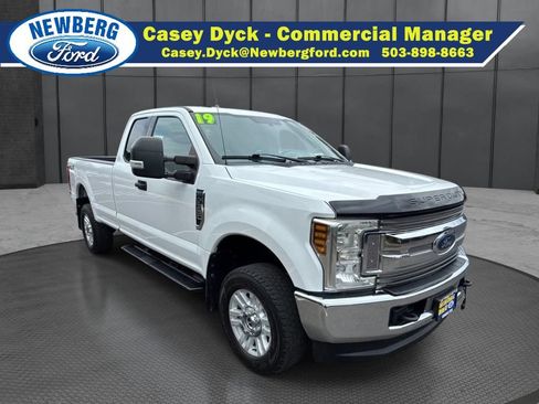 Used 2019 Ford F350 XLT w/ Camper Package AWD/4WD image 3